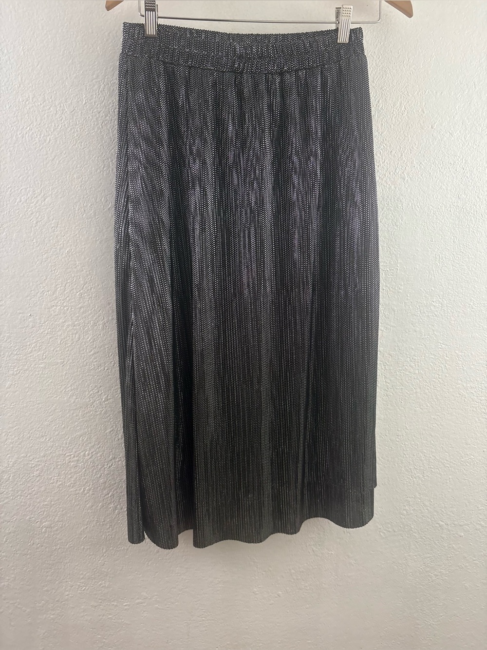 Everly metallic pleated skirt sharp accordion pleats shimmering finish elastic S
